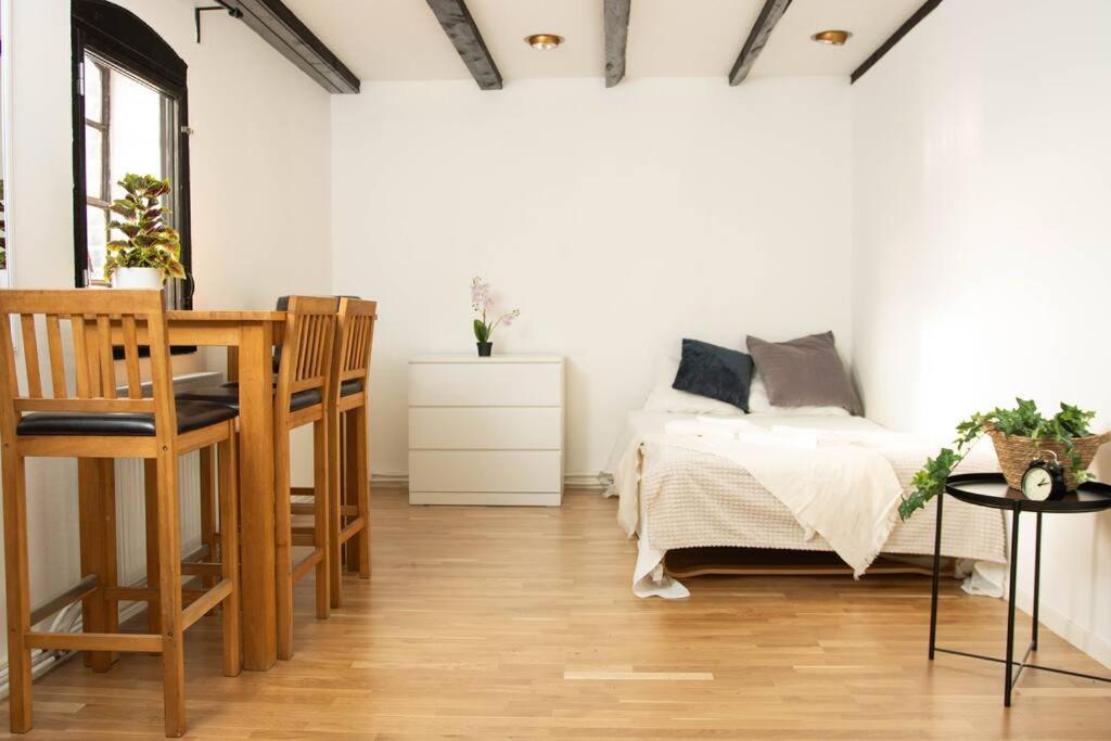 Historical Malt Factory Apartment, 6 Bedrooms, Sleeps 12 , Hot Tub Helsingborg Zewnętrze zdjęcie