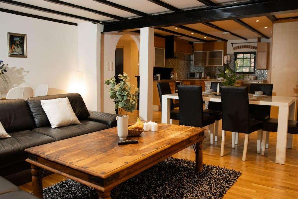 Historical Malt Factory Apartment, 6 Bedrooms, Sleeps 12 , Hot Tub Helsingborg Zewnętrze zdjęcie
